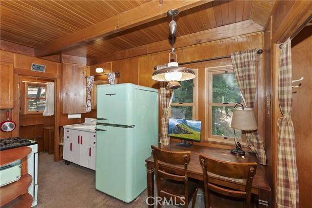 1040 Mile High Road, Twin Peaks CA: https://media.crmls.org/medias/6aafafde-5888-4a92-bbdf-6b2a987531ec.jpg