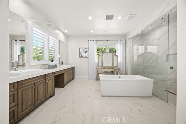 Detail Gallery Image 27 of 62 For 107 Clear Falls, Irvine,  CA 92602 - 5 Beds | 5/1 Baths