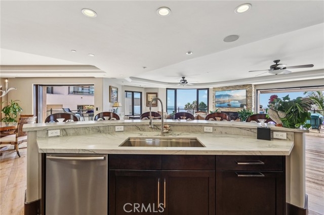 357 Coast S Boulevard, La Jolla CA: https://media.crmls.org/medias/6ab16a74-da34-4a15-bde9-a2ac341a042b.jpg