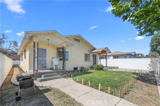 1220 W 92nd Street, Los Angeles CA: https://media.crmls.org/medias/6ab1bf5d-cf8e-49f7-bd80-3b8df97af378.jpg