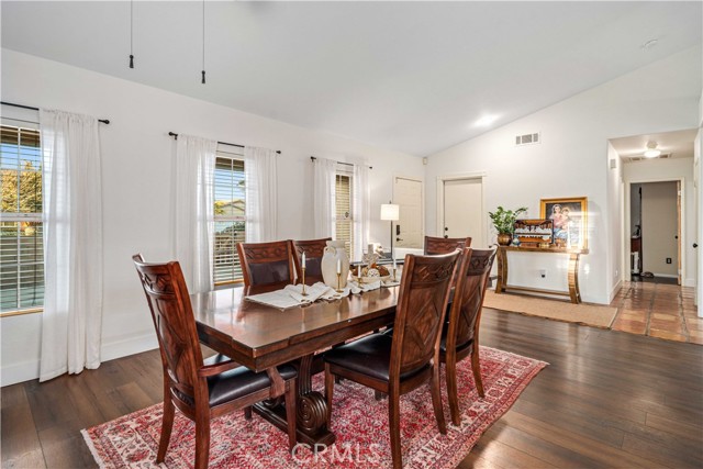 Detail Gallery Image 8 of 45 For 3340 Brabham Ave, Rosamond,  CA 93560 - 4 Beds | 3 Baths