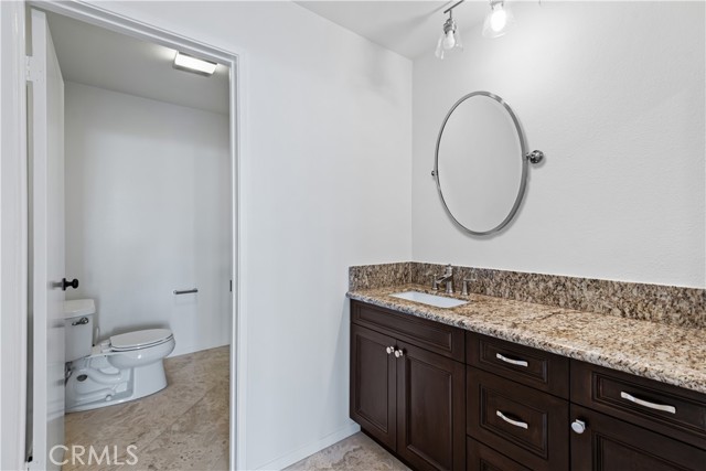 Detail Gallery Image 12 of 23 For 5115 Kester #202,  Sherman Oaks,  CA 91403 - 2 Beds | 2 Baths