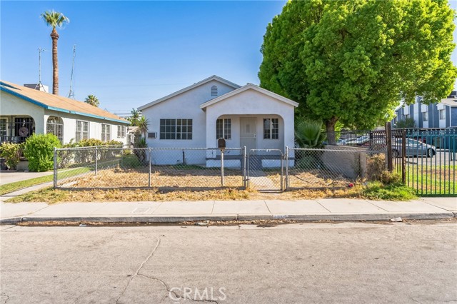 Detail Gallery Image 2 of 12 For 1916 Kentucky St, Bakersfield,  CA 93305 - 2 Beds | 1 Baths