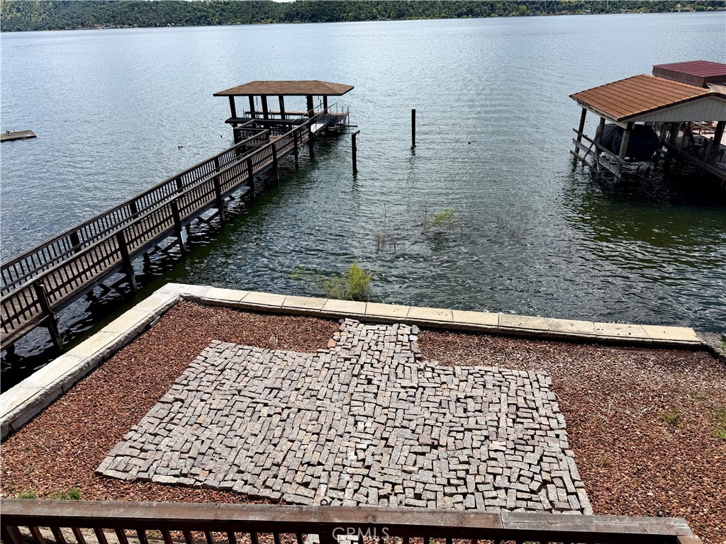 https://media.crmls.org/medias/6ab464cc-b00e-4b52-abf9-90327dc6f5a1.jpg?preset=X-Large