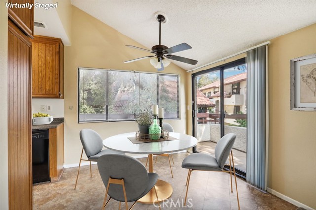 Detail Gallery Image 9 of 39 For 27949 Tyler Ln #346,  Canyon Country,  CA 91387 - 3 Beds | 2 Baths