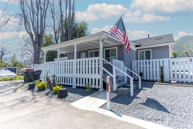 Detail Gallery Image 2 of 21 For 17070 Grand Ave, Lake Elsinore,  CA 92530 - 2 Beds | 1/1 Baths