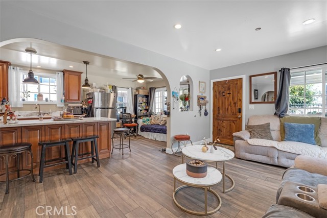 Detail Gallery Image 10 of 56 For 116 N Bonnie Beach Pl, East Los Angeles,  CA 90063 - 6 Beds | 4 Baths