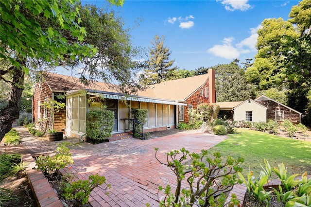 85 S San Rafael Avenue, Pasadena CA: https://media.crmls.org/medias/6ab5d681-7c77-4804-a0fb-d51685a3e37e.jpg