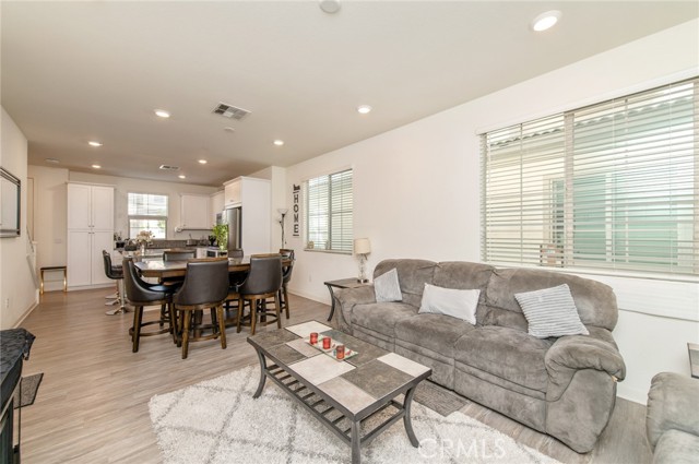 Detail Gallery Image 7 of 46 For 832 Mandarin, Upland,  CA 91786 - 4 Beds | 3 Baths