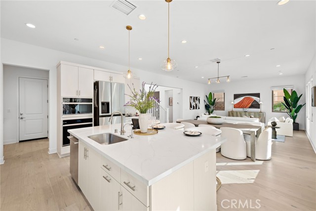 Detail Gallery Image 15 of 31 For 215 Sutters Mill, Irvine,  CA 92602 - 4 Beds | 4/1 Baths