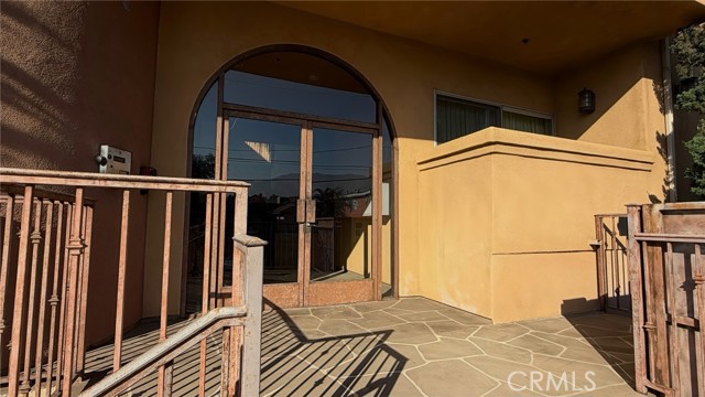 Detail Gallery Image 6 of 17 For 1515 Grismer Ave #302,  Burbank,  CA 91504 - 2 Beds | 2 Baths