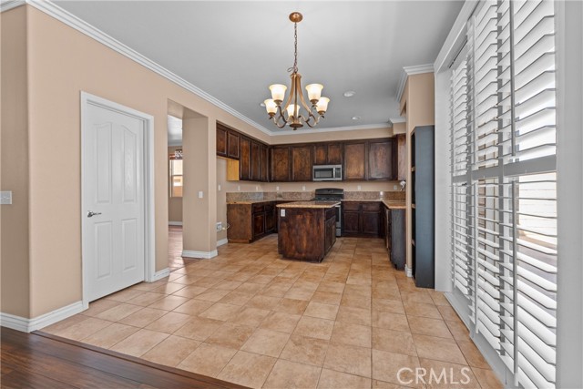 Detail Gallery Image 5 of 27 For 40062 Chelsea Ct, Palmdale,  CA 93551 - 5 Beds | 3 Baths