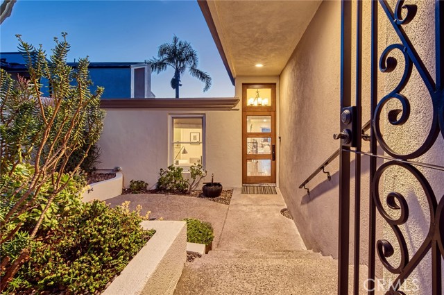 Detail Gallery Image 5 of 74 For 1155 Katella St, Laguna Beach,  CA 92651 - 3 Beds | 3/1 Baths
