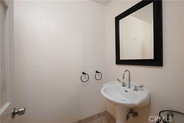 Detail Gallery Image 22 of 41 For 4389 San Blas Ave, Woodland Hills,  CA 91364 - 4 Beds | 2/1 Baths