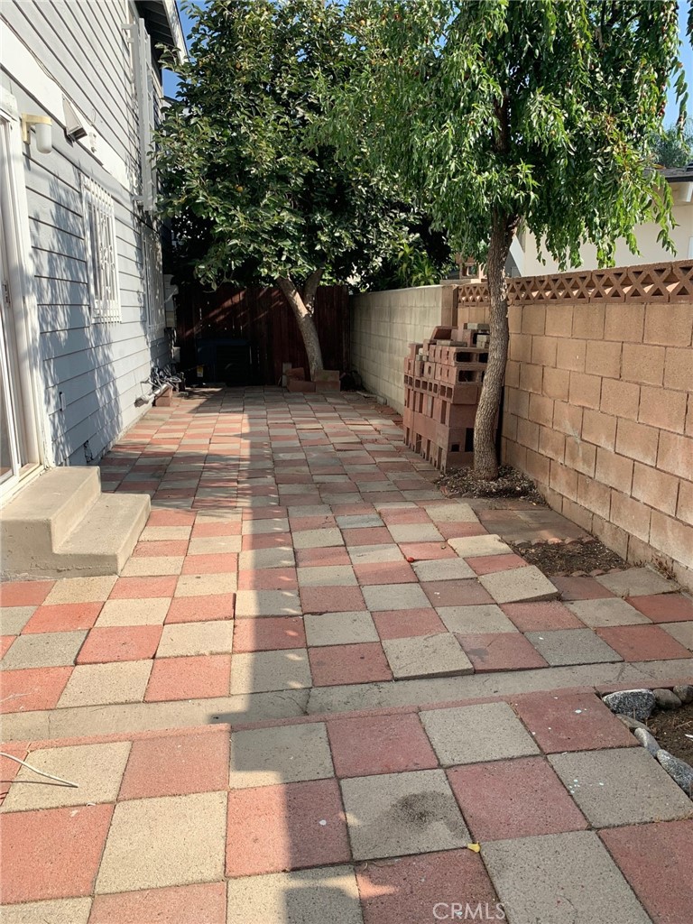 https://media.crmls.org/medias/6ab9f27b-b4a9-47d5-b744-360821c062b4.jpg?preset=X-Large