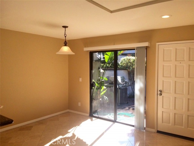 Detail Gallery Image 10 of 22 For 5800 Owensmouth Ave #26,  Woodland Hills,  CA 91367 - 3 Beds | 2 Baths