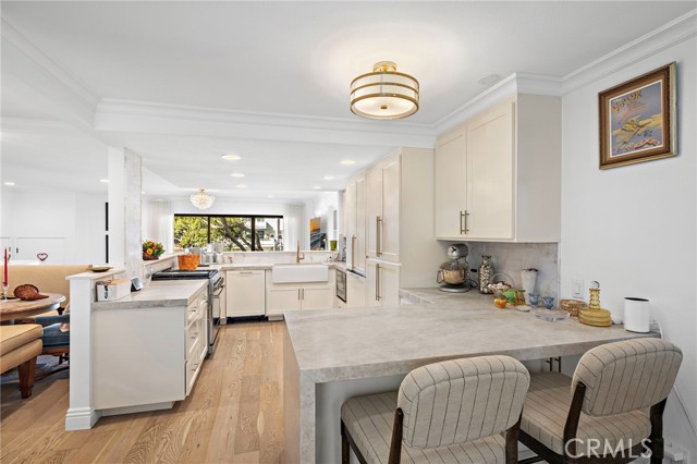 Detail Gallery Image 6 of 29 For 12 Encore Ct, Newport Beach,  CA 92663 - 4 Beds | 2/1 Baths