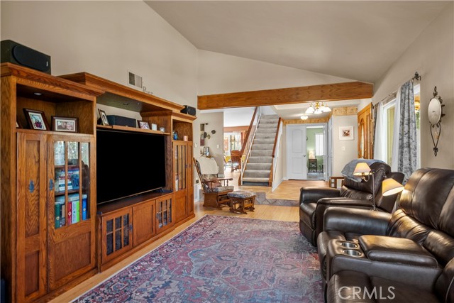 565 Martinique Place, Thousand Oaks CA: https://media.crmls.org/medias/6abbe8ee-cbeb-43d2-8869-79ba182ab588.jpg