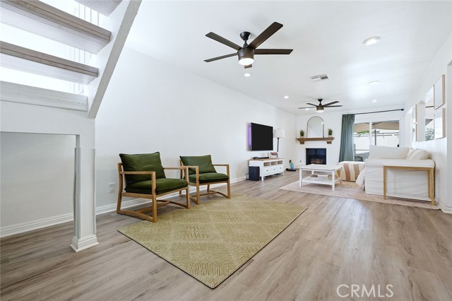 Detail Gallery Image 18 of 45 For 1669 S Heritage #C,  Anaheim,  CA 92804 - 3 Beds | 2/1 Baths