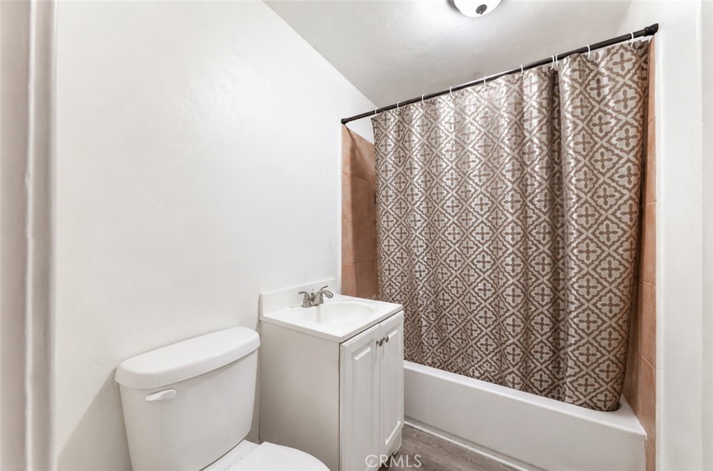 https://media.crmls.org/medias/6abc29b8-3a1b-4b09-9357-4d0d8628bdb0.jpg?preset=X-Large