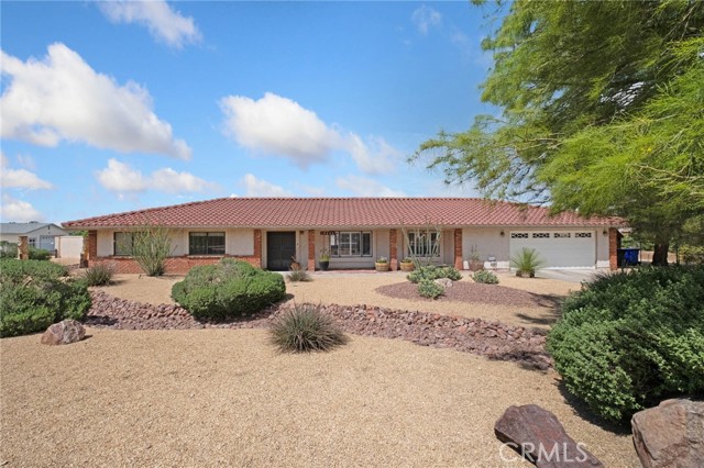 Detail Gallery Image 2 of 43 For 19240 Tonkawan, Apple Valley,  CA 92307 - 3 Beds | 2 Baths