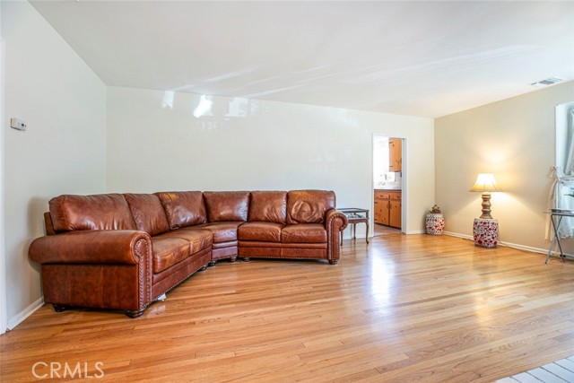 Detail Gallery Image 7 of 45 For 14719 Wyandotte St, Van Nuys,  CA 91405 - 2 Beds | 1/1 Baths