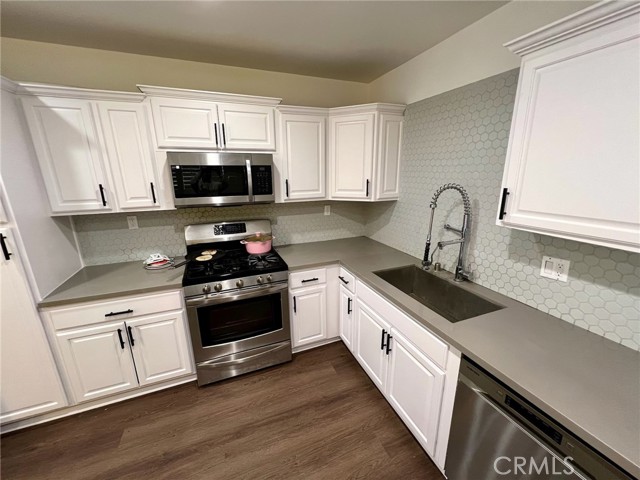 Detail Gallery Image 7 of 45 For 654 Penrith, Los Angeles,  CA 90023 - 6 Beds | 5 Baths