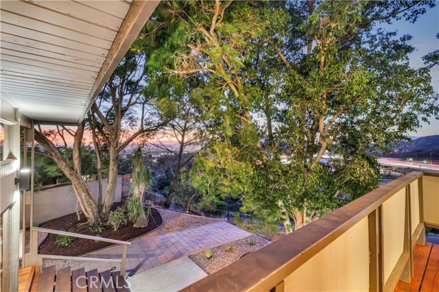 20289 Westpoint Drive, Riverside CA: https://media.crmls.org/medias/6abead04-28d0-4b55-b21f-ee9da5cd074d.jpg