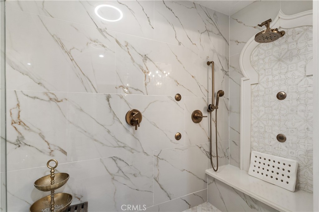 https://media.crmls.org/medias/6abfcbd6-9663-43c8-8d0c-c40d68cc4988.jpg?preset=X-Large