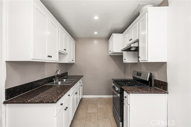 Detail Gallery Image 12 of 62 For 825 S Shelton St, Santa Ana,  CA 92703 - 3 Beds | 3 Baths