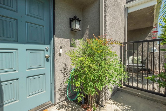 Detail Gallery Image 3 of 24 For 23549 Victory Blvd. #21,  West Hills,  CA 91307 - 3 Beds | 2/1 Baths