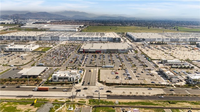 4253 S Heather Privado, Ontario CA: https://media.crmls.org/medias/6ac24dd1-b047-4f19-b106-57a29cd0d96e.jpg