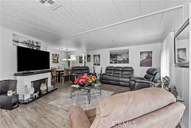 4000 Pierce Street, Riverside CA: https://media.crmls.org/medias/6ac26f13-4d0e-4ecb-af42-c4ac5f7b9533.jpg
