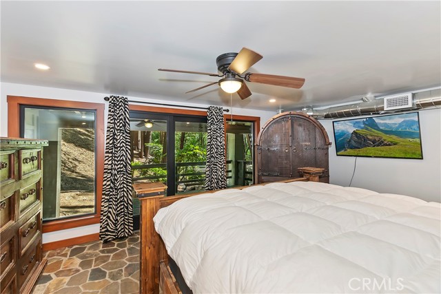 Detail Gallery Image 28 of 38 For 369 Emerald Way, Lake Arrowhead,  CA 92352 - 4 Beds | 2 Baths