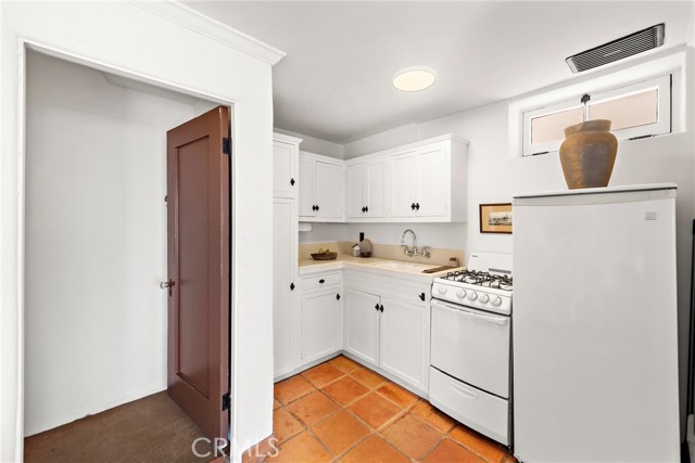 606 Avenida Victoria, San Clemente CA: https://media.crmls.org/medias/6ac2d0a3-3287-4335-8128-1013af8aee3b.jpg