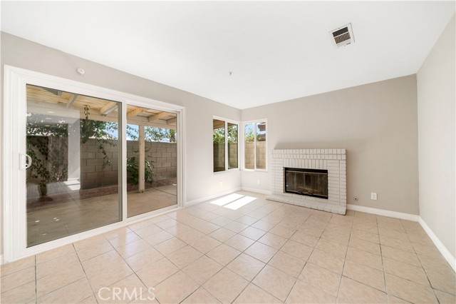 Detail Gallery Image 15 of 36 For 15965 Peach Tree Ln, Fontana,  CA 92337 - 4 Beds | 3 Baths