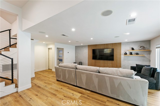 Detail Gallery Image 11 of 43 For 24411 Highlander Rd, West Hills,  CA 91307 - 5 Beds | 2/1 Baths