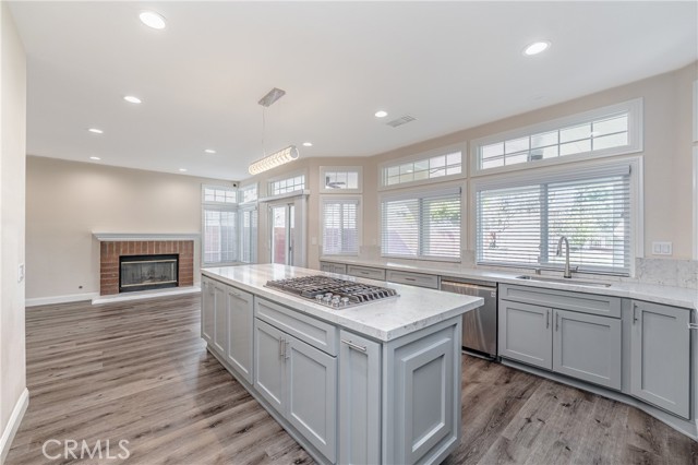 Detail Gallery Image 13 of 29 For 429 Somerset Cir, Corona,  CA 92879 - 4 Beds | 3 Baths