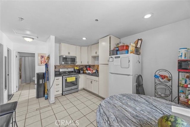 Detail Gallery Image 24 of 39 For 1709 S Townsend St, Santa Ana,  CA 92704 - 4 Beds | 2/1 Baths