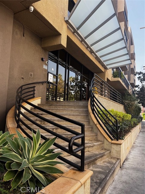 Detail Gallery Image 2 of 36 For 7320 Hawthorn #106 Ave #106,  Los Angeles,  CA 90046 - 2 Beds | 2 Baths