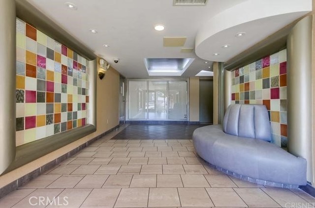 19009 Sherman Way, Reseda CA: https://media.crmls.org/medias/6ac59dab-3bec-42a2-97b3-535f362ef7a1.jpg