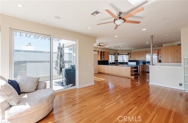 221 4th Place, Manhattan Beach, California 90266, 3 Bedrooms Bedrooms, ,2 BathroomsBathrooms,Residential,Sold,4th,SB23186070