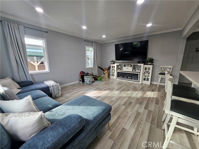 Detail Gallery Image 4 of 15 For 629 W Plum, Compton,  CA 90222 - 3 Beds | 2 Baths