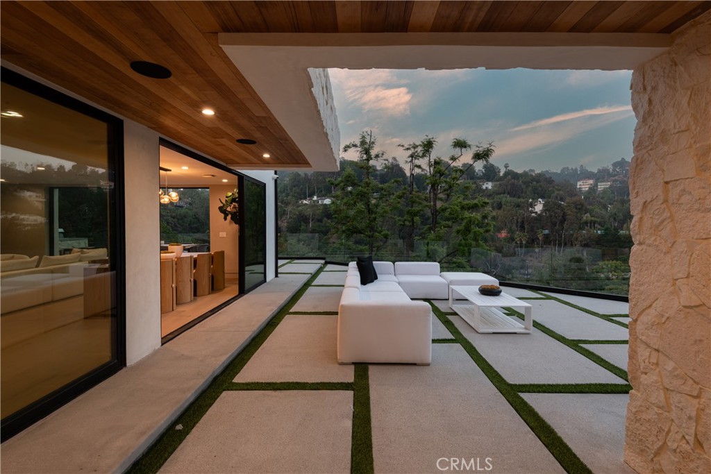 https://media.crmls.org/medias/6ac60faf-e464-45e7-aacc-2c424607e869.jpg?preset=X-Large