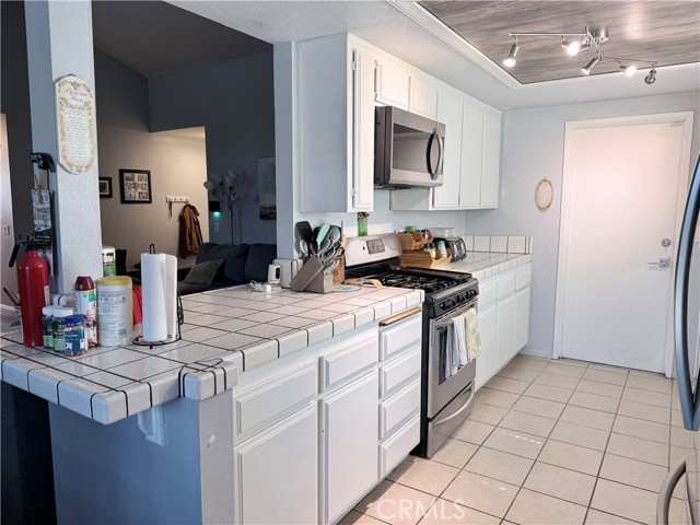 Detail Gallery Image 8 of 31 For 13839 Topmast Dr, Helendale,  CA 92342 - 3 Beds | 2 Baths