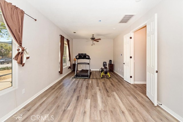 Image 33 of 53 For 10946 Deer Valley Road