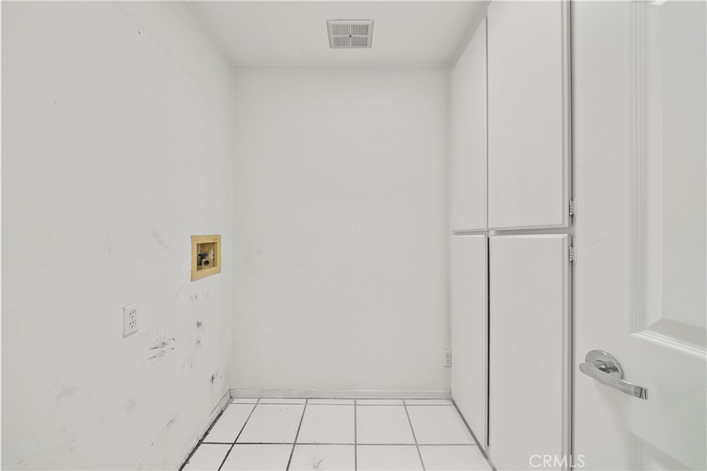https://media.crmls.org/medias/6ac721d5-b1ce-4528-8a5e-cce7d6c1e397.jpg?preset=X-Large