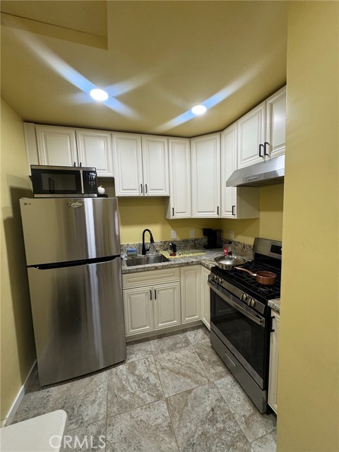 Detail Gallery Image 2 of 10 For 39802 Rustic Glen, Temecula,  CA 92591 - 2 Beds | 1 Baths