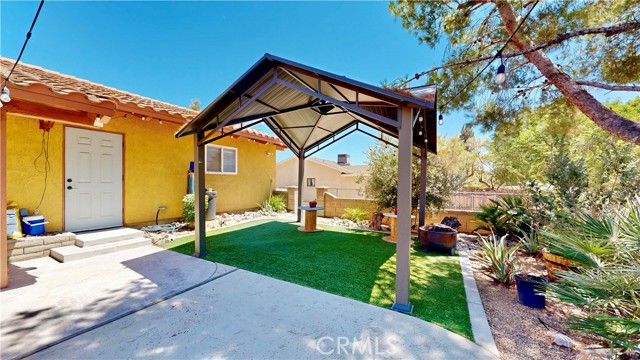 15460 Mandan Road, Apple Valley CA: https://media.crmls.org/medias/6ac7e1fc-97e2-4177-8716-77287d5150f7.jpg