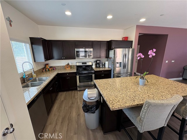 7015 Sweetleaf Drive, Fontana CA: https://media.crmls.org/medias/6ac81176-fdd4-4223-b73b-9f5ceec4627b.jpg